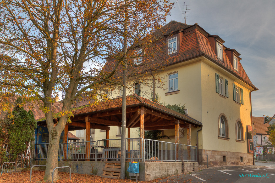 Jugendhaus Alte Post vom Parkplatz aus gesehen.