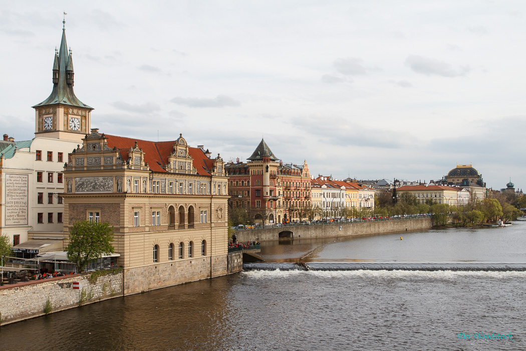 Smetana-Kai von der Karlsbrücke aus gesehen