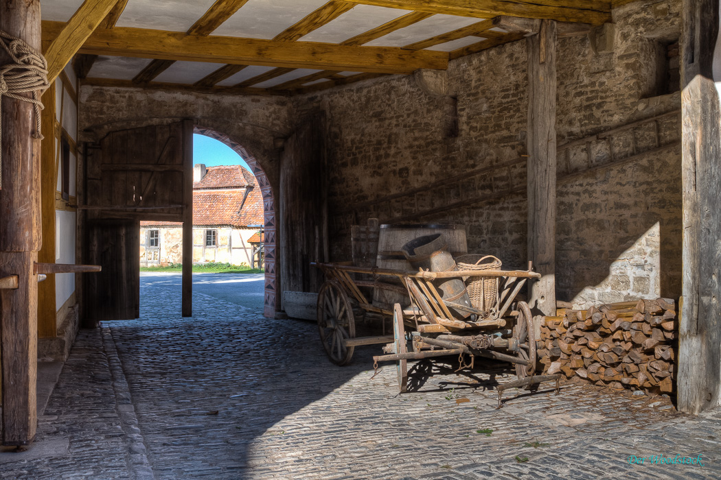 Einfahrt in einen stattlichen Hof